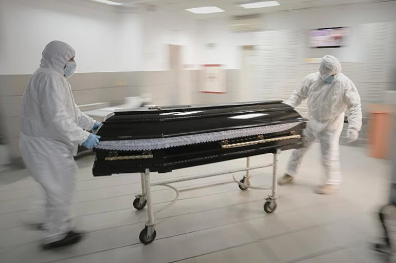 Romanya'da hastaneler cesetlerle doldu: Adeta savaşın içindeler