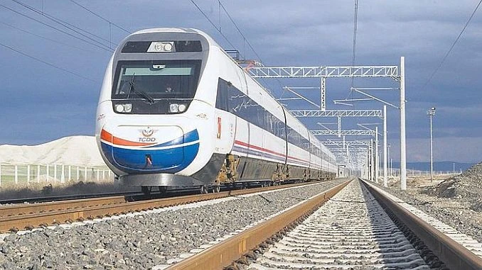 Bakan Karaismailoğlu müjdeyi verdi! İlk milli ve elektrikli tren kısa süre sonra raylarda