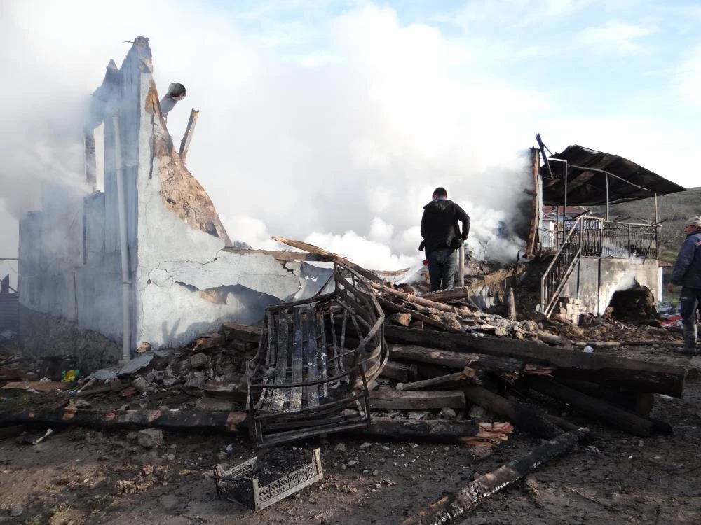 Günün en acı haberi: Eşini alevlerin arasından kurtaran adam yanarak can verdi