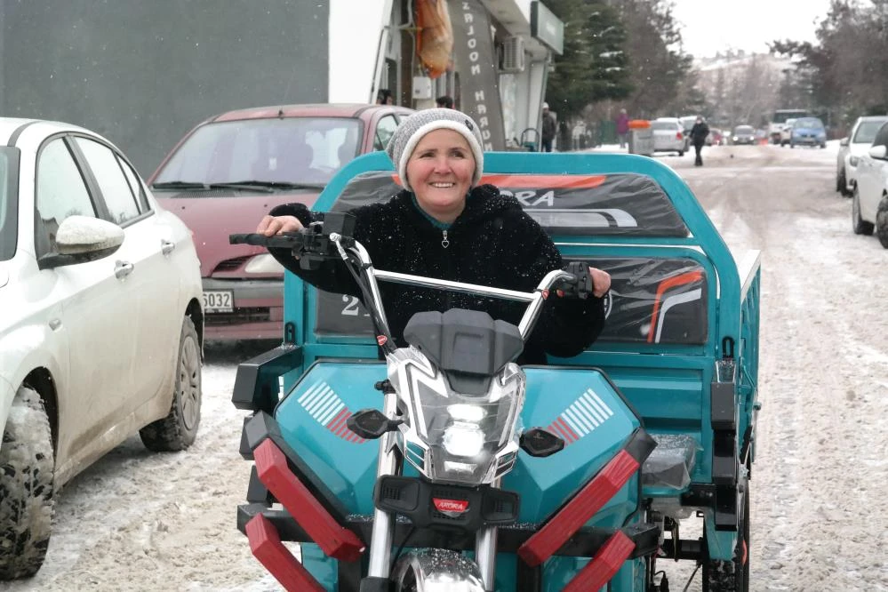Bakan Kurum'dan ekmek teknesi çalınan kadının gözyaşlarını dindiren jest