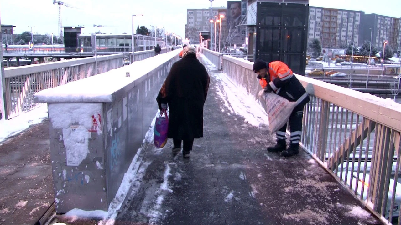 İstanbul'da kar yağışı etkili oldu! Meteoroloji Genel Müdürlüğü'nden son değerlendirmeler geldi