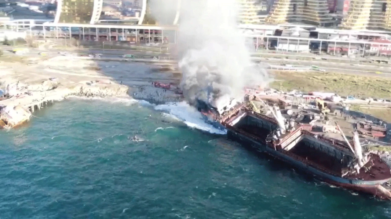 Son dakika haberi: Kartal'da gemi yangını