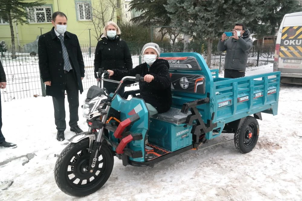 Bakan Kurum'dan ekmek teknesi çalınan kadının gözyaşlarını dindiren jest
