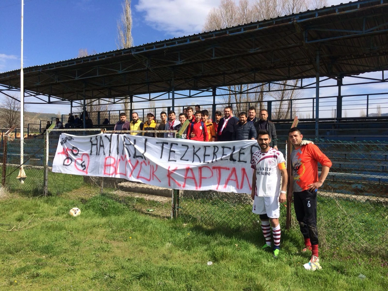 Askere gidecek kaptana taraftarlardan jest