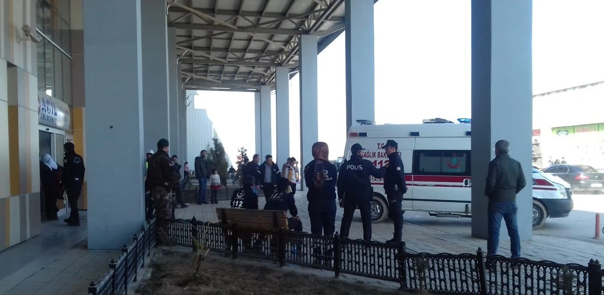 Polisleri taşıyan araçla yolcu minibüsü çarpıştı: 17 yaralı