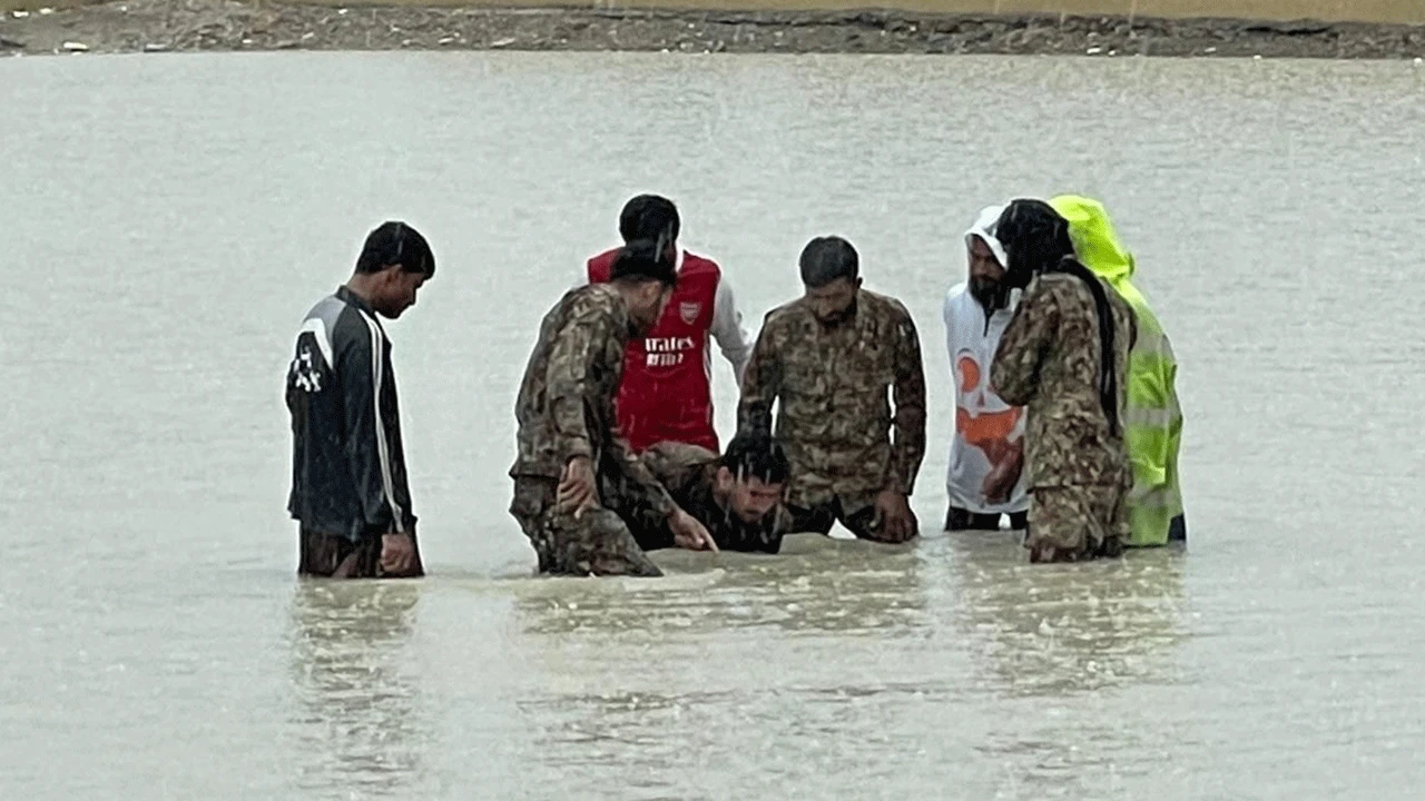 Pakistan’da sel felaketi sonrası ordu göreve çağrıldı