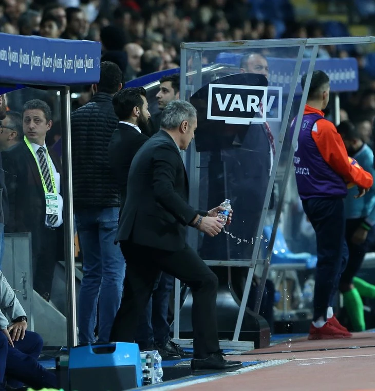 Ersun Yanal çok sinirlendi