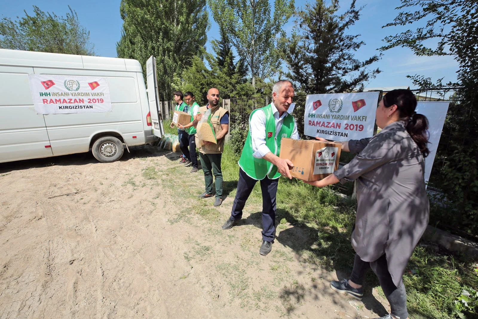 Orta Asya'da yüzler İHH ile güldü