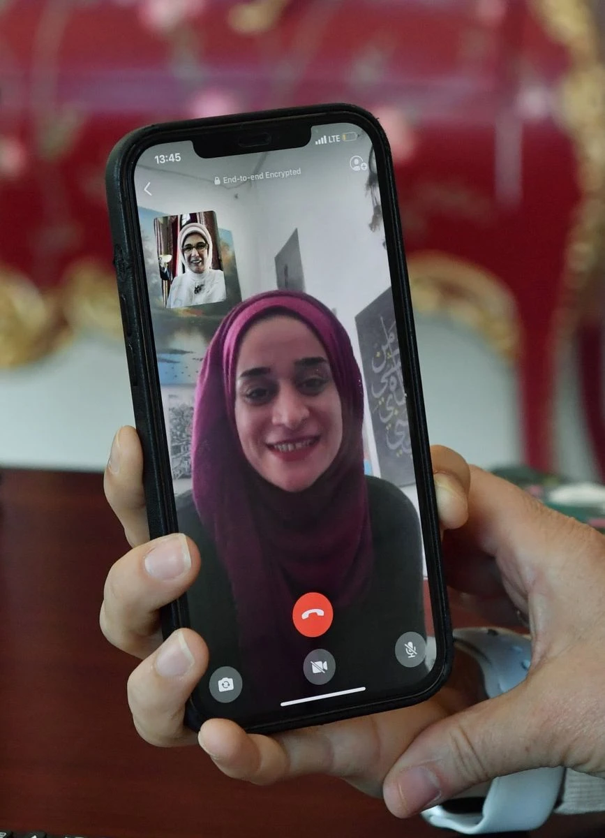 Emine Erdoğan, Meryem Afifi'yi cesaretinden dolayı tebrik etti