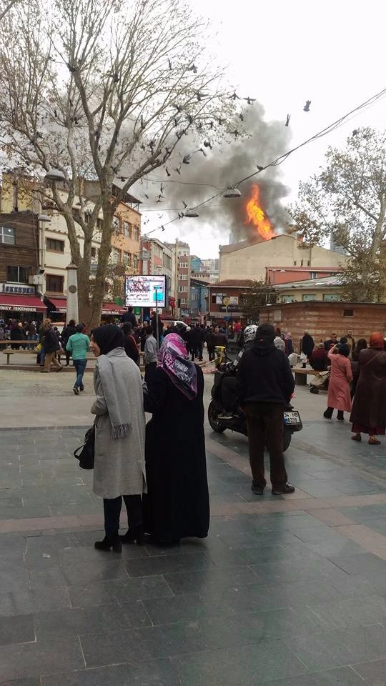 Beyoğlu’nda mobilya atölyesinde yangın