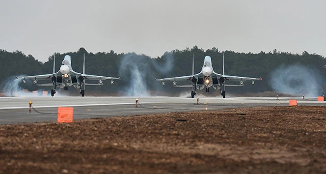 Rusya'nın Kırım'daki yeni askeri havaalanı faaliyete başladı