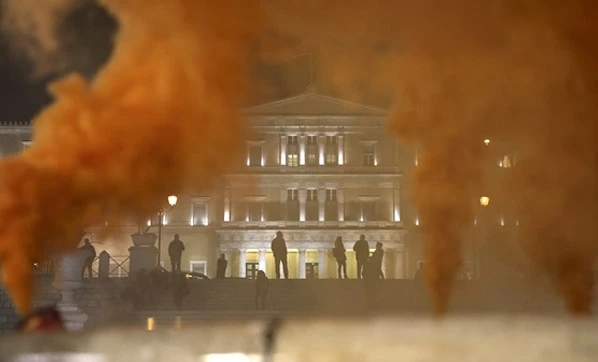 Yunanistan karıştı!