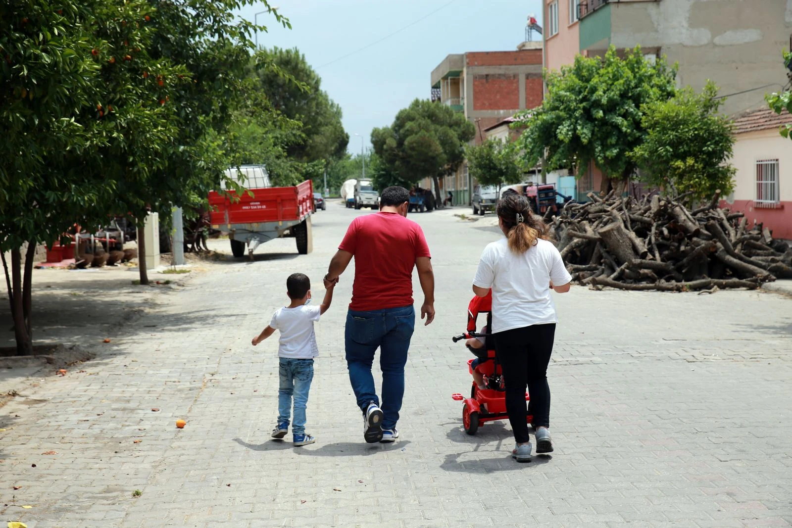 Dört kuşaktır evlat ediniyorlar