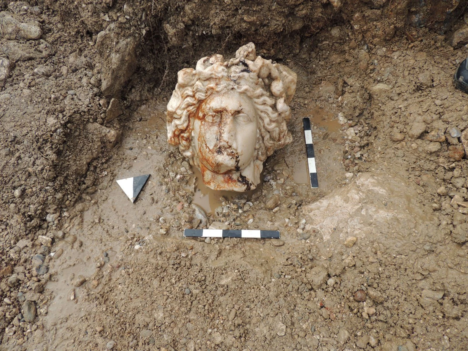 Kütahya'da 'Afrodit' ve 'Dionysos' heykel başları bulundu