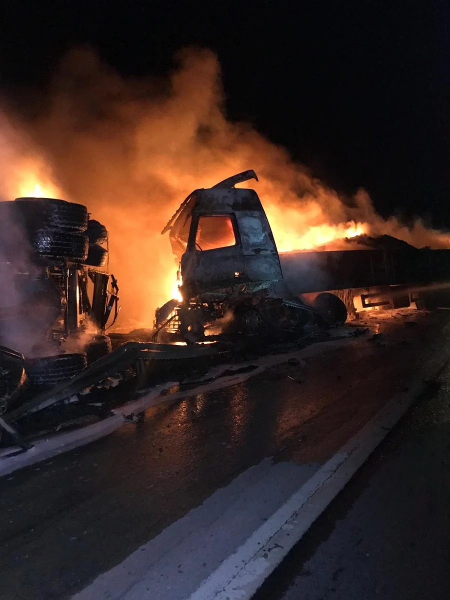 Kamyon tıra arkadan çarptı, iki araç da yandı: 2 ağır yaralı