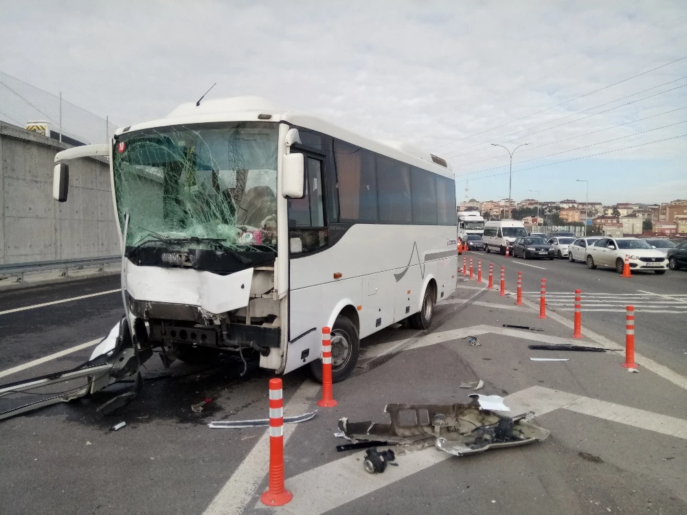 TEM otoyolundaki kaza trafiği kilitledi