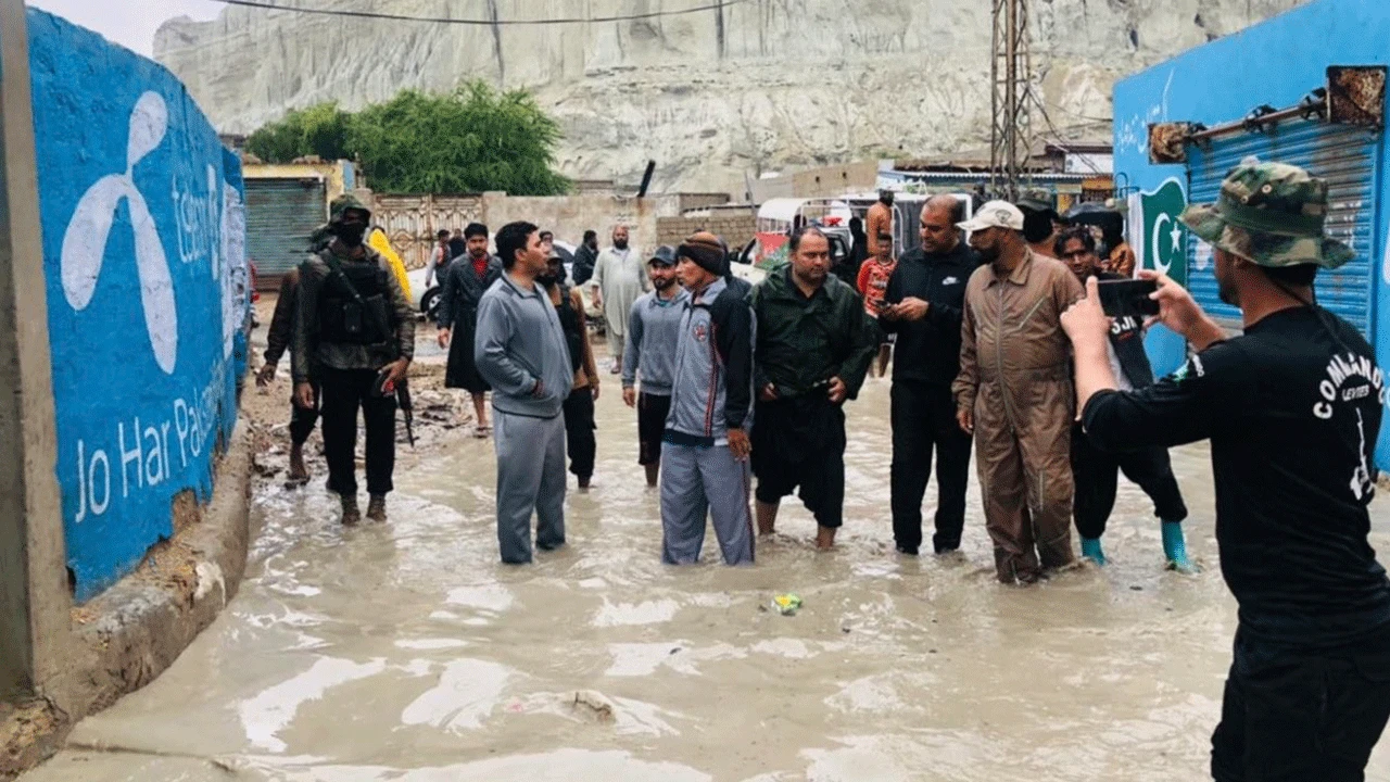 Pakistan’da sel felaketi sonrası ordu göreve çağrıldı