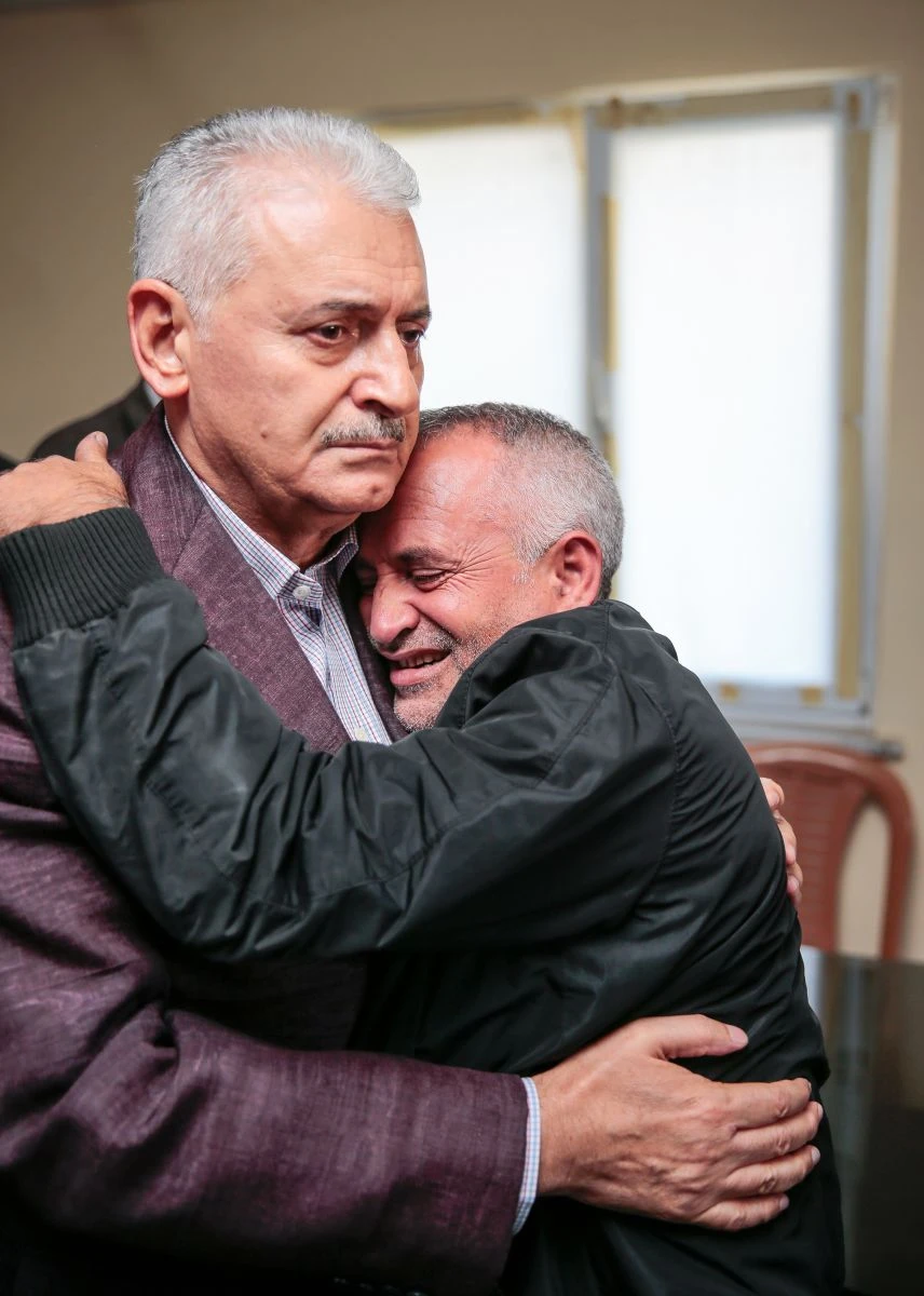 Başbakan Yıldırım'dan, okul çıkışı öldürülen Helin Palandöken'in babasına taziye ziyareti