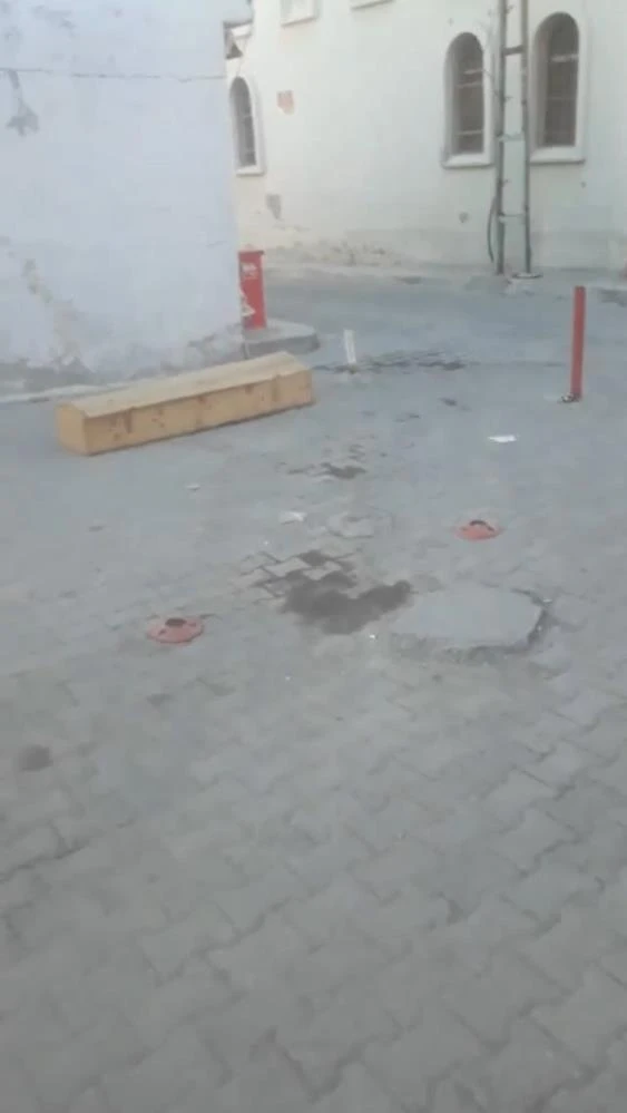 Mahalle ortasına bırakılan boş tabut korkuttu