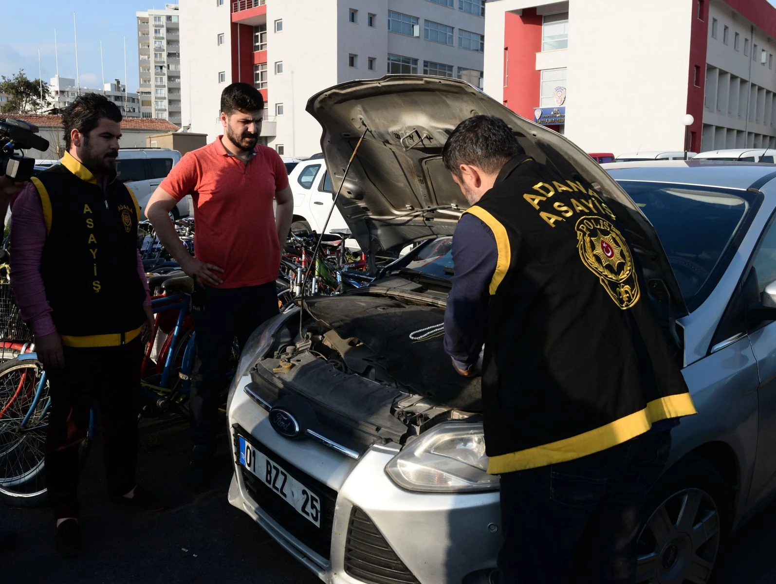 Altınlar motor bölümünde, paralar paspas altında bulundu