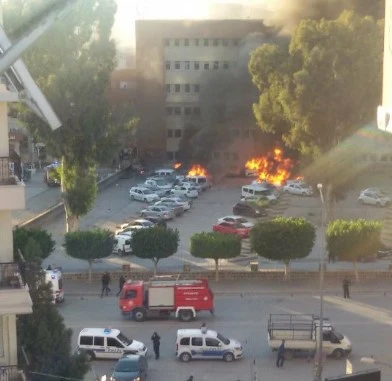 Adana Valiliği önünde patlama