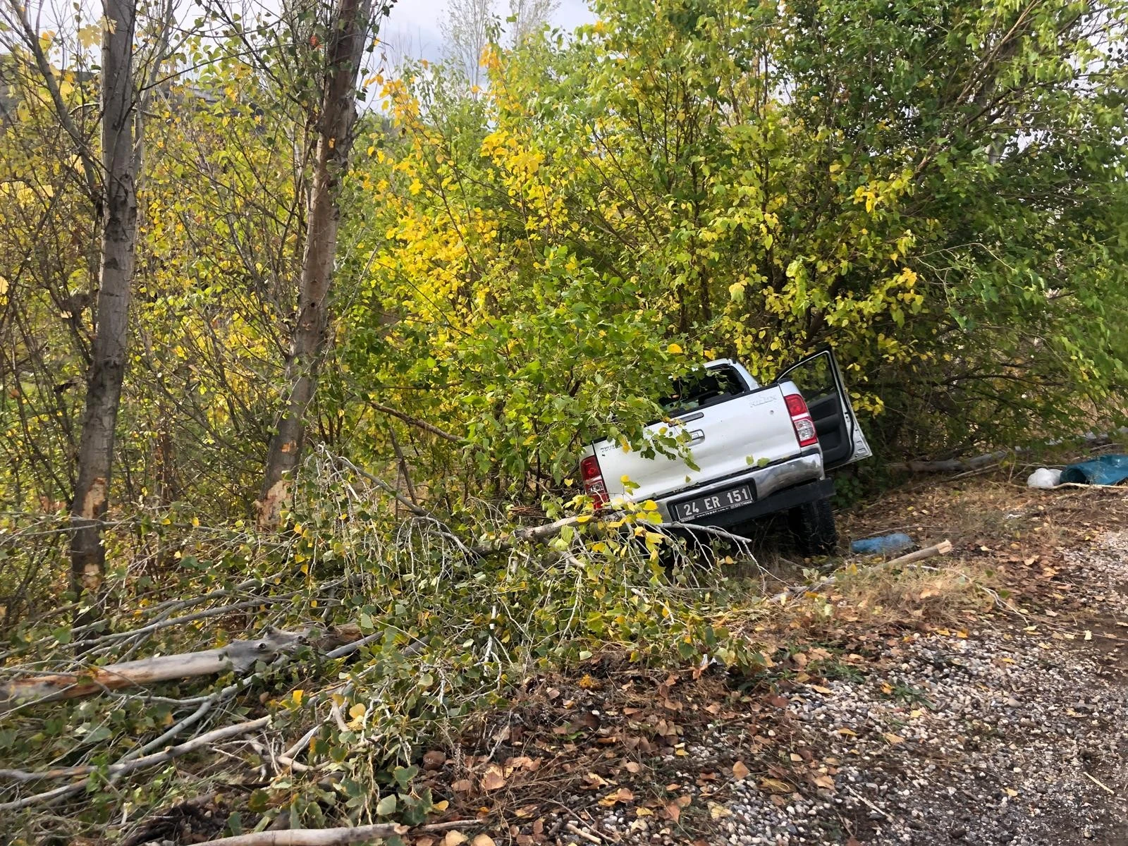 Askeri taşıyan araç şarampole yuvarlandı:1 şehit, 3 yaralı