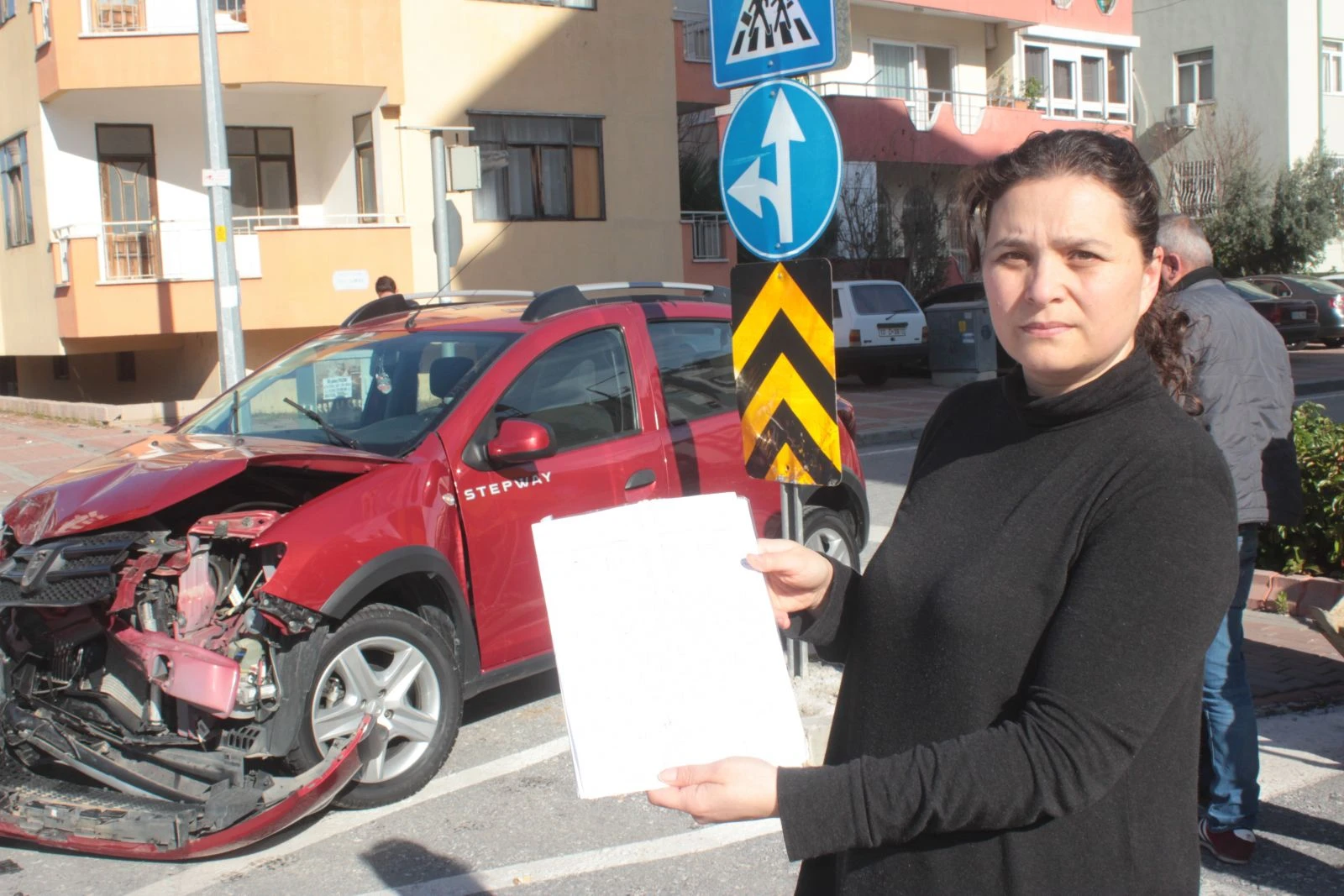 Manavgat’ta otomobil kamyonete çarptı: 2 yaralı