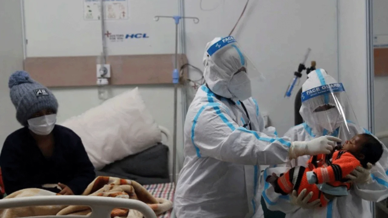 İtalya-Hindistan seferini yapan uçakta 125 yolcu Covid-19’a yakalandı