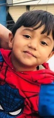 Minik Bulut, yangından korunmak için koltuğun altına saklanmış