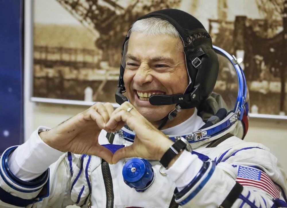 ABD'li astronot hastalandı, uzay yürüyüşü ertelendi