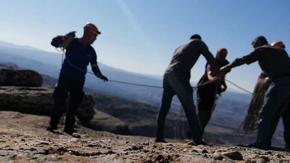 Uçurumun kıyısında 4 saatlik kurtarma operasyonu