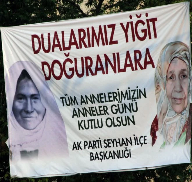 Başbakan Davutoğlu'na Anneler Günü sürprizi