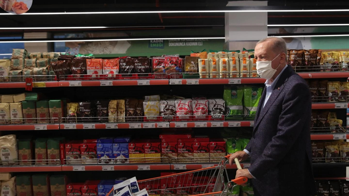 Fahiş fiyatlara bir darbe daha! Zincir marketler artık kozmetik ve kırtasiye ürünleri satamayacak