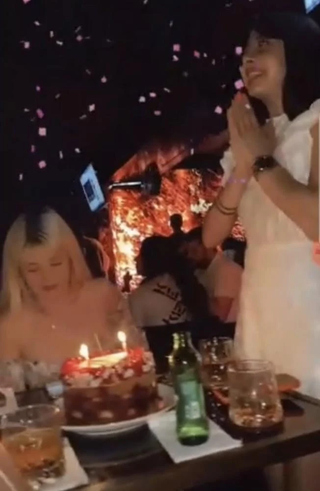 Yasağa aldırmadan doğum günü kutladılar