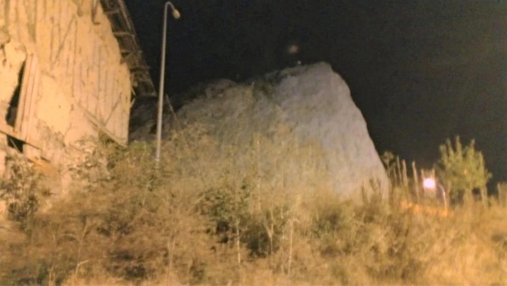 Babası ile tartıştı 20 metrelik kayalıklara çıktı