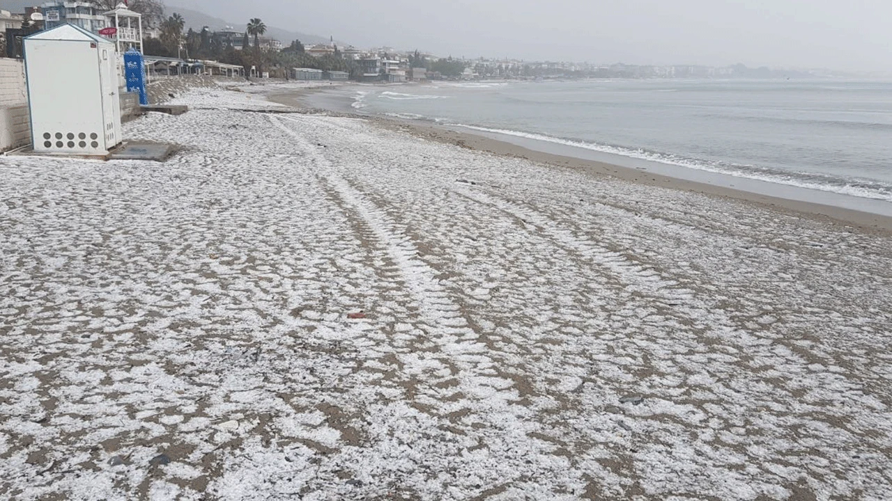 Alanya ve Manavgat kar sevinci yaşıyor! Tam 53 yıl sonra geldi