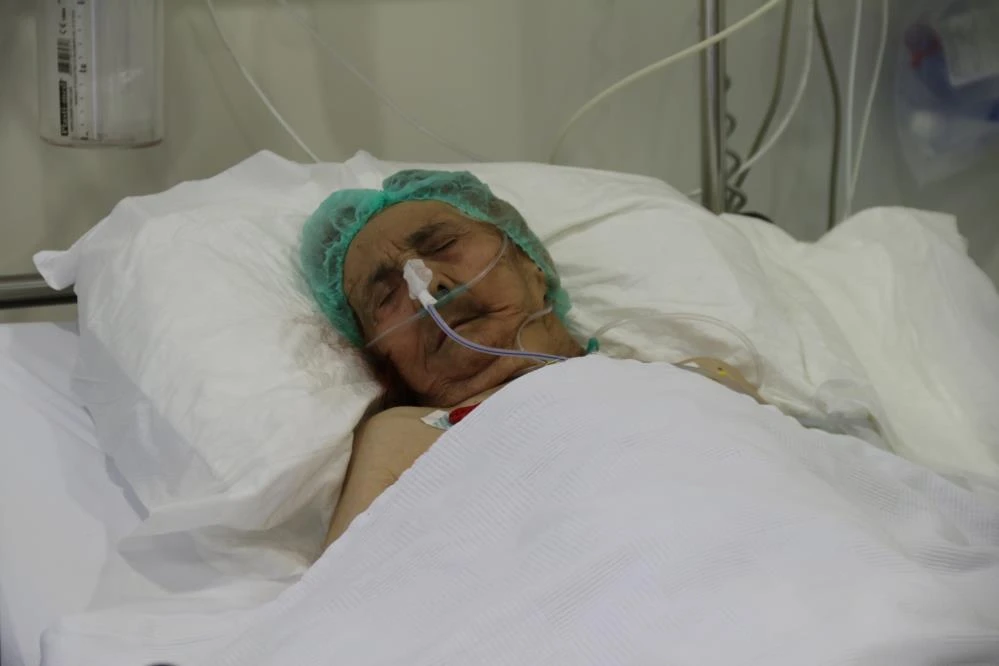 116 yaşındaki kadın, 1 doz Sinovac'la koronavirüsü yendi