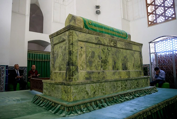 Hoca Ahmet Yesevi Türbesine ziyaretçi akını