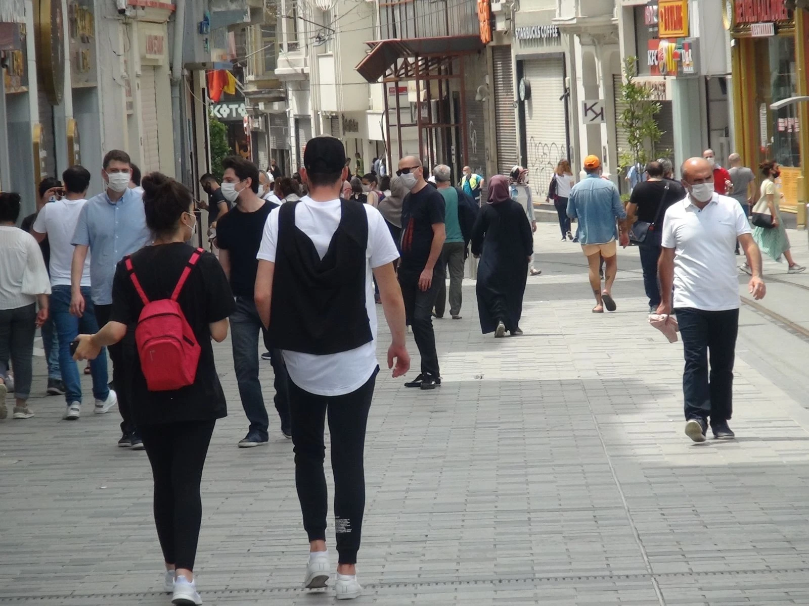 Taksim'de kısıtlama sonrası yoğunluk