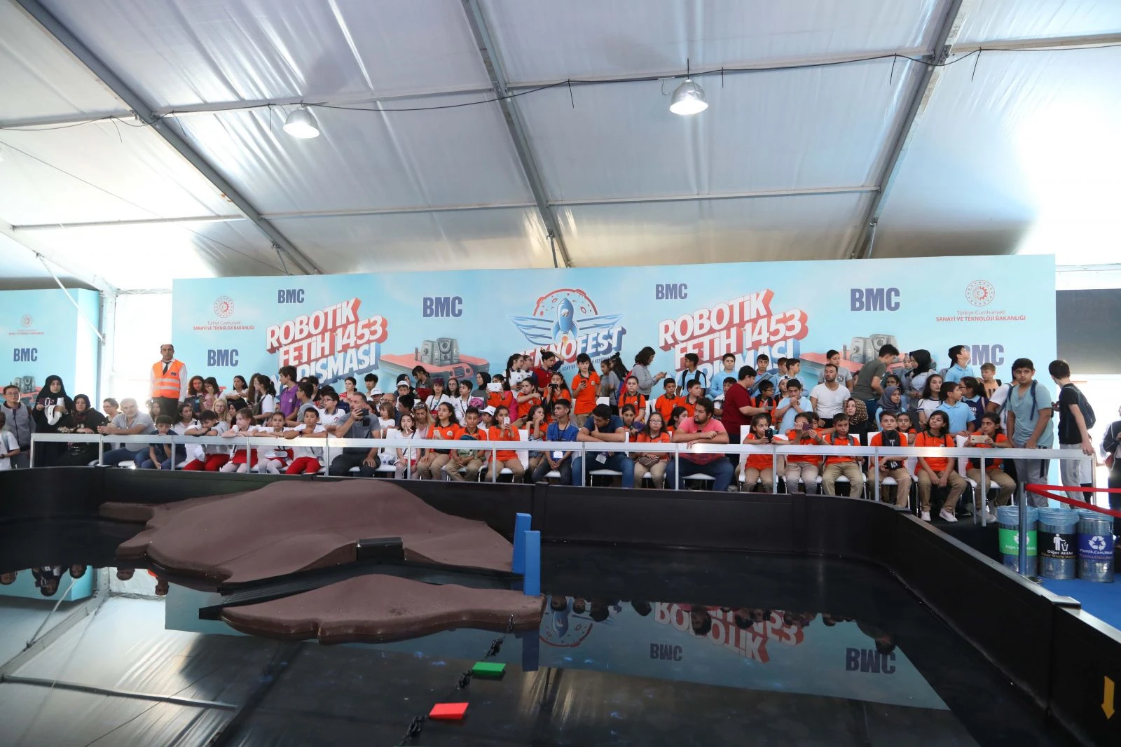 Gençler TEKNOFEST ile Geleceğin Teknolojilerine Hazırlanıyor