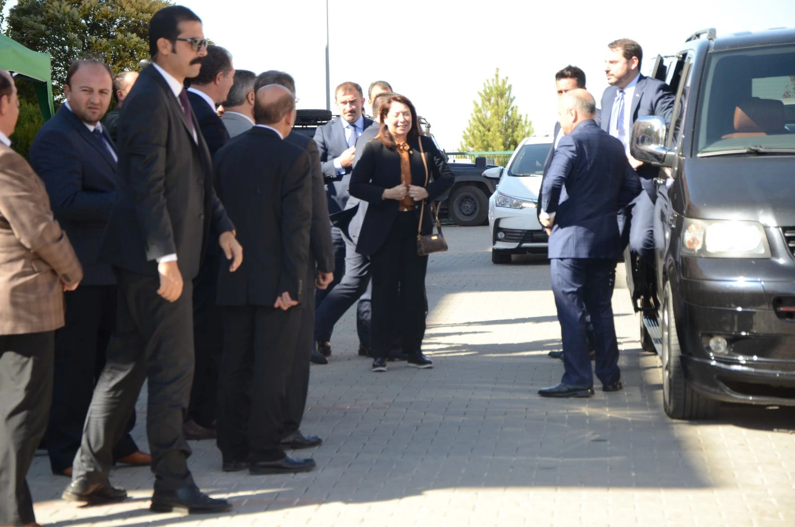 Bakan Albayrak şehidimizin evini ziyaret etti