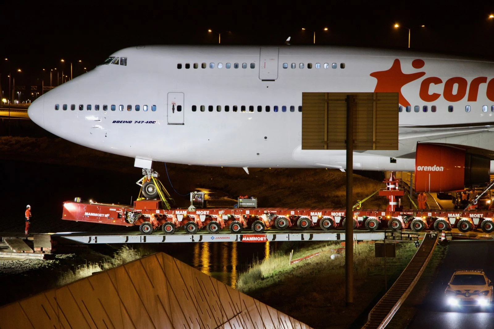 Hollanda'da Türk iş insanının oteli için otoyol kapatıldı