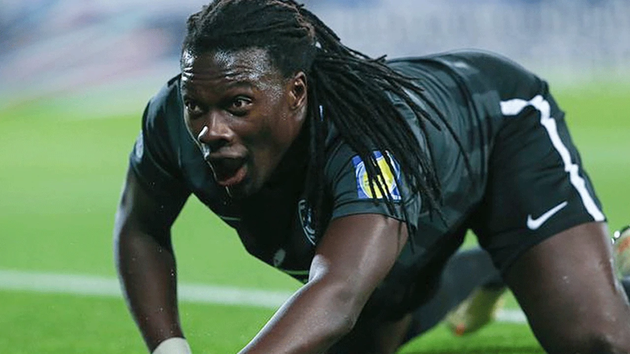 Fenerbahçe ve Galatasaray karşı karşıya geldi! Batefimbi Gomis'ten Galatasaray taraftarını heyecanlandıran paylaşım