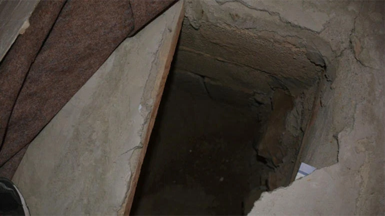 Sandığın altındaki kuyudan çıktı!