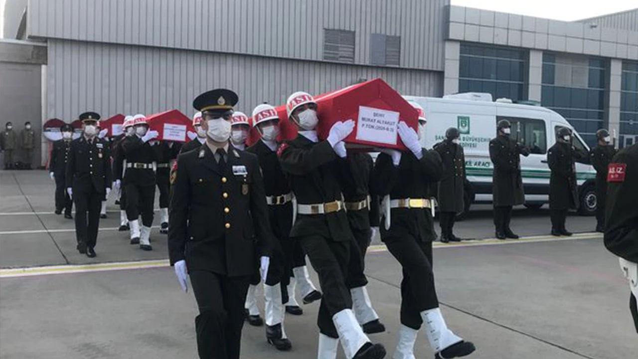 Bakan Hulusi Akar açıkladı! 12 terörist etkisiz hale getirildi