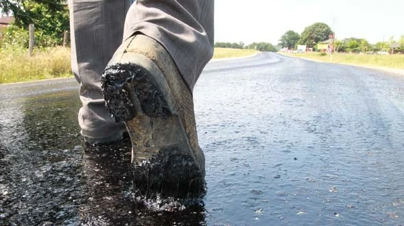 Kırklareli'nde sıcak hava asfaltı eritti