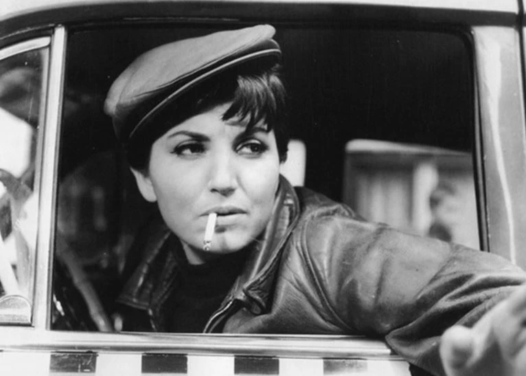 'Şoför Nebahat' olarak tanınan Sezer Sezin yaşamını yitirdi