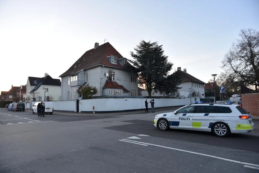 Türkiye'nin Kopenhag Büyükelçiliğine 4 molotof atıldı