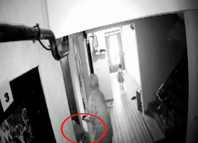 Bir annenin en acı anı: 2 aylık bebeği gözleri önünde boşluğa düştü