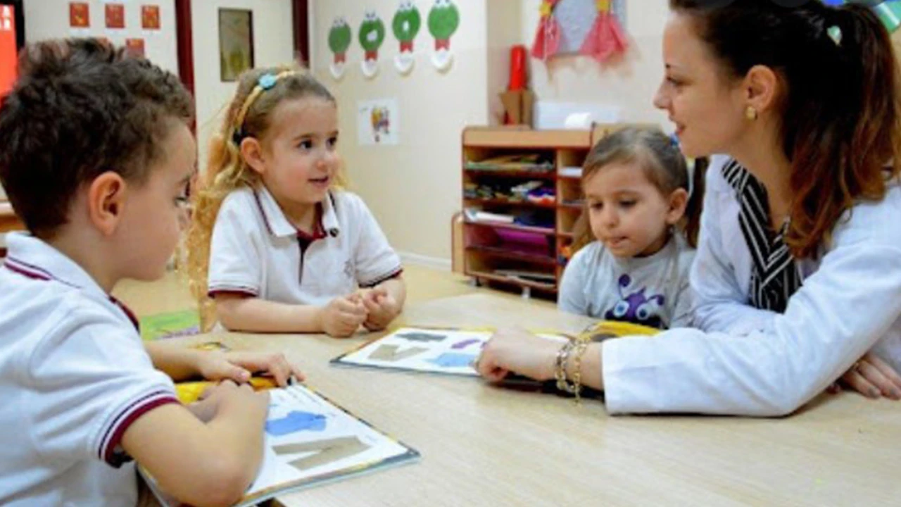 Sözleşmeli ve kadrolu öğretmen farkı nedir? Başöğretmen (uzman) nasıl olunur? Cumhurbaşkanı Erdoğan'dan müjde!